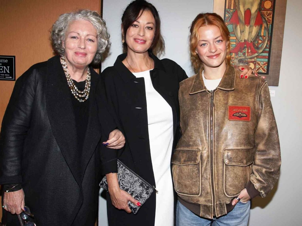 Η Δωροθέα Μερκούρη σε σπάνια εμφάνιση με τη μαμά & την κόρη της: Τρεις γενιές ομορφιάς σε μία στιγμή