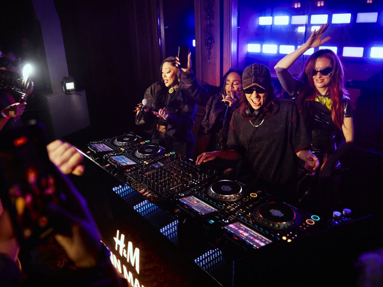 Η H&M και ο Glenn Martens γιόρτασαν τη συνεργασία τους στο Λονδίνο με μια ανατρεπτική εκδοχή House