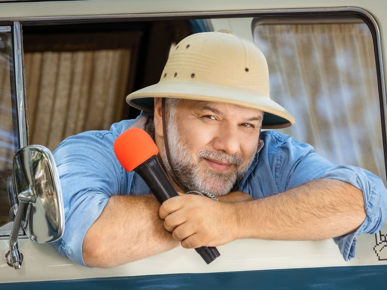 «The Roadshow» με τον Γρηγόρη Αρναούτογλου: Ένα ταξίδι γεμάτο ιστορίες, γέλιο και συγκινήσεις