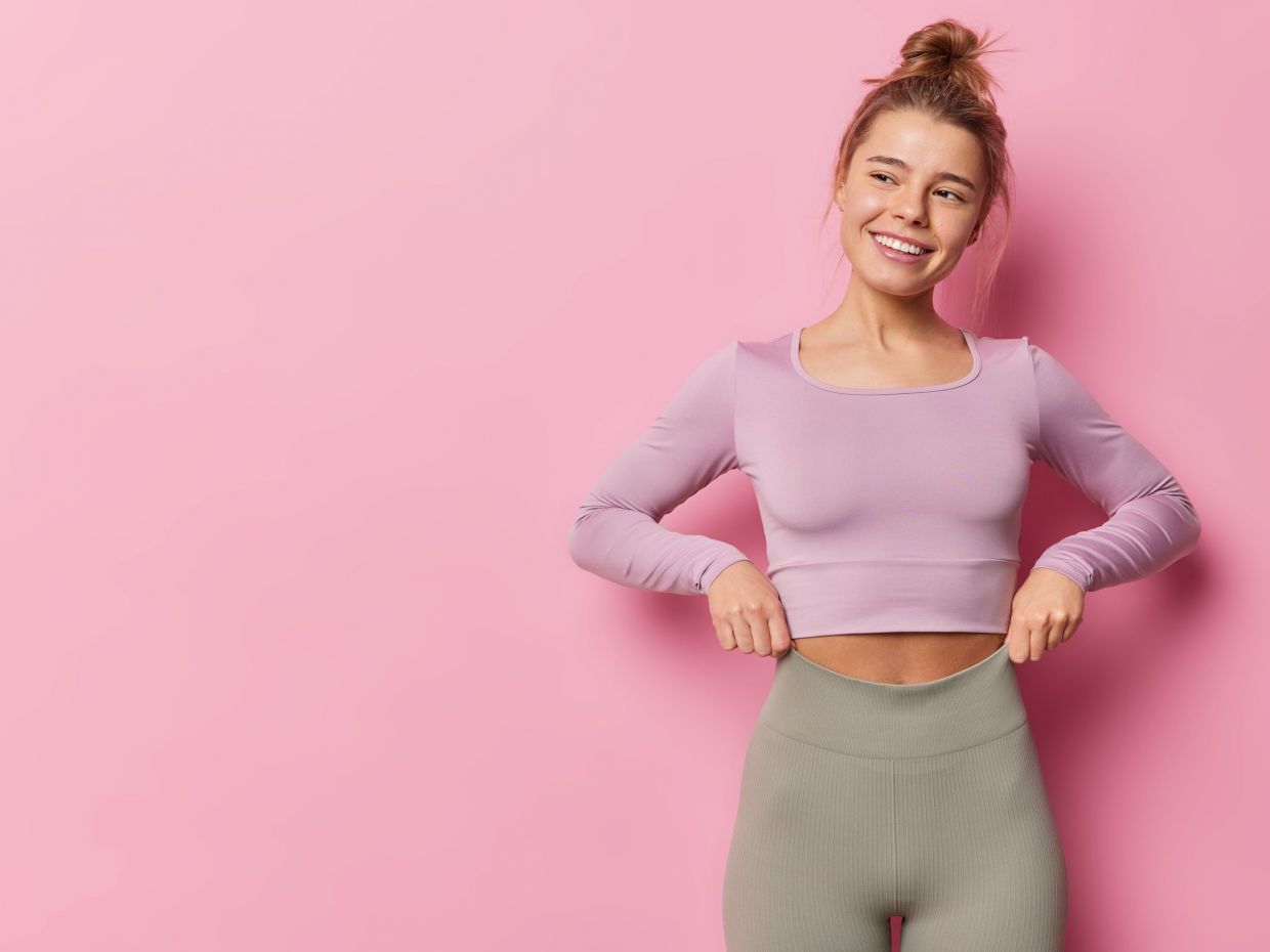 Ξέχνα τους κοιλιακούς: 3 ασκήσεις για κοιλιά που μπορείς να κάνεις οπουδήποτε