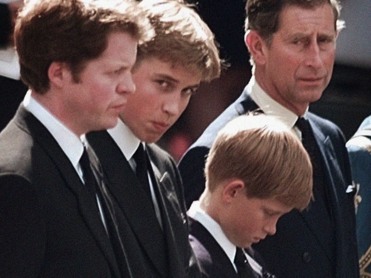 O Charles Spencer αποκάλυψε πως είχε γράψει άλλον επικήδειο απ' αυτόν που είπε στην κηδεία της Diana