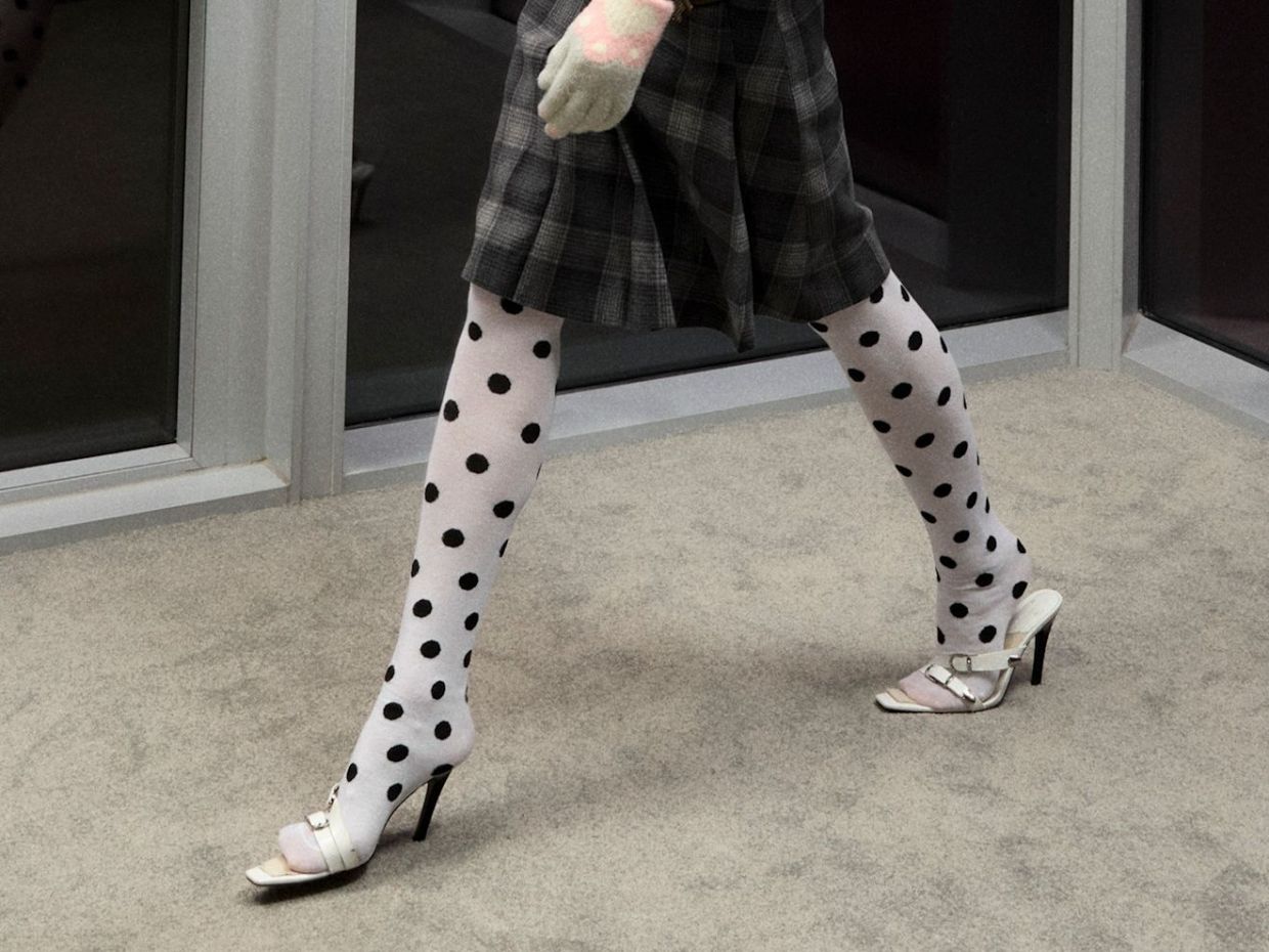 Οι 5 τάσεις στα καλσόν που μεταφέρουν το «fashion παιχνίδι» στα πόδια σου