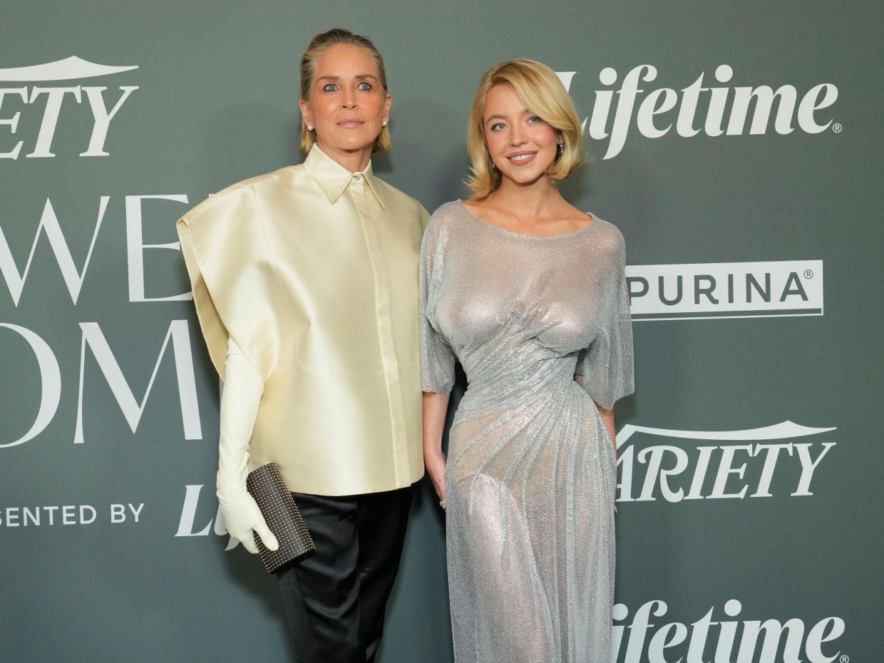 Η Sydney Sweeney με διαφανές φόρεμα στο Power of Women και το nude trend στα red carpets συνεχίζεται