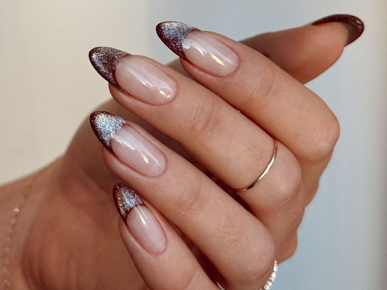 Αντίο french manicure! Η κλασική λευκή γραμμή αποκτά χρώμα και φαντασία: 6 σχέδια για να διαλέξεις