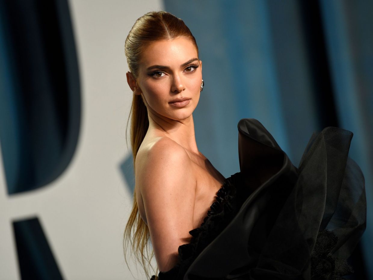 Η Kendall Jenner κλείνει τα 30: Αυτά είναι 30 fashion looks της σε runway, red carpet & streetstyle