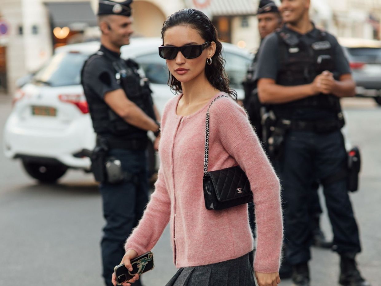 Οδηγός Αγοράς: 10+1 μαύρες shoulder bags για day-to-night σύνολα