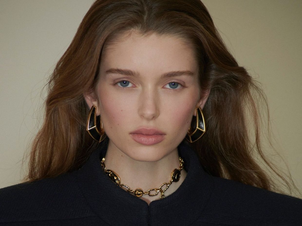 Πώς να βάψεις τα μάτια σου για ένα πιο ανοιχτό βλέμμα, το εύκολο trick για να «σηκώσεις» το βλέμμα