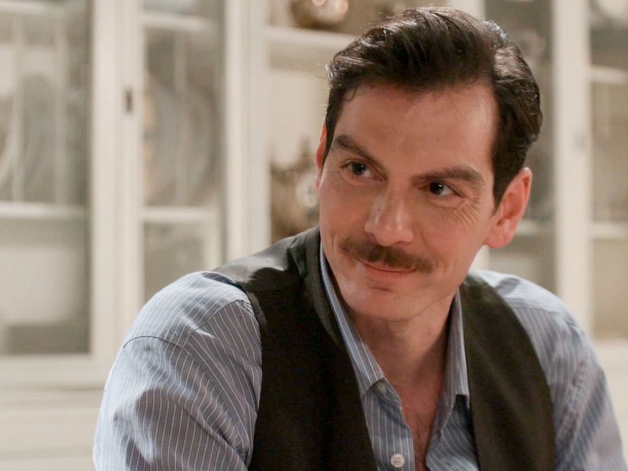 Η 1η σκηνή Κουκουράκη στο Grand Hotel προκάλεσε ενθουσιασμό στο Χ: Η γυναίκα φύλακας  - άγγελός του