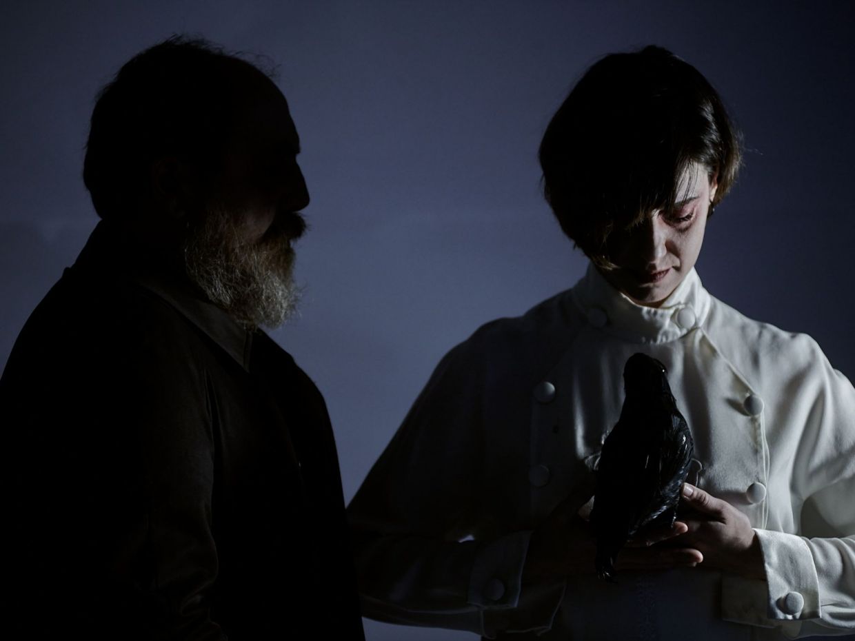 Ο δυσνόητος Πόε και Το Κοράκι: 180 χρόνια μετά μάς διαβάζει ξανά- Το μουσικό αναλόγιο στο Rabbithole