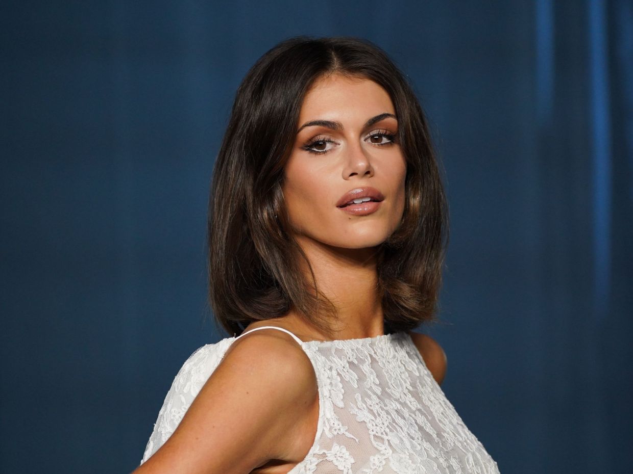 Collarbone bob: Το νέο κοντό καρέ που χαρίζει extra όγκο, είναι ιδανικό για γυναίκες με λεπτά μαλλιά