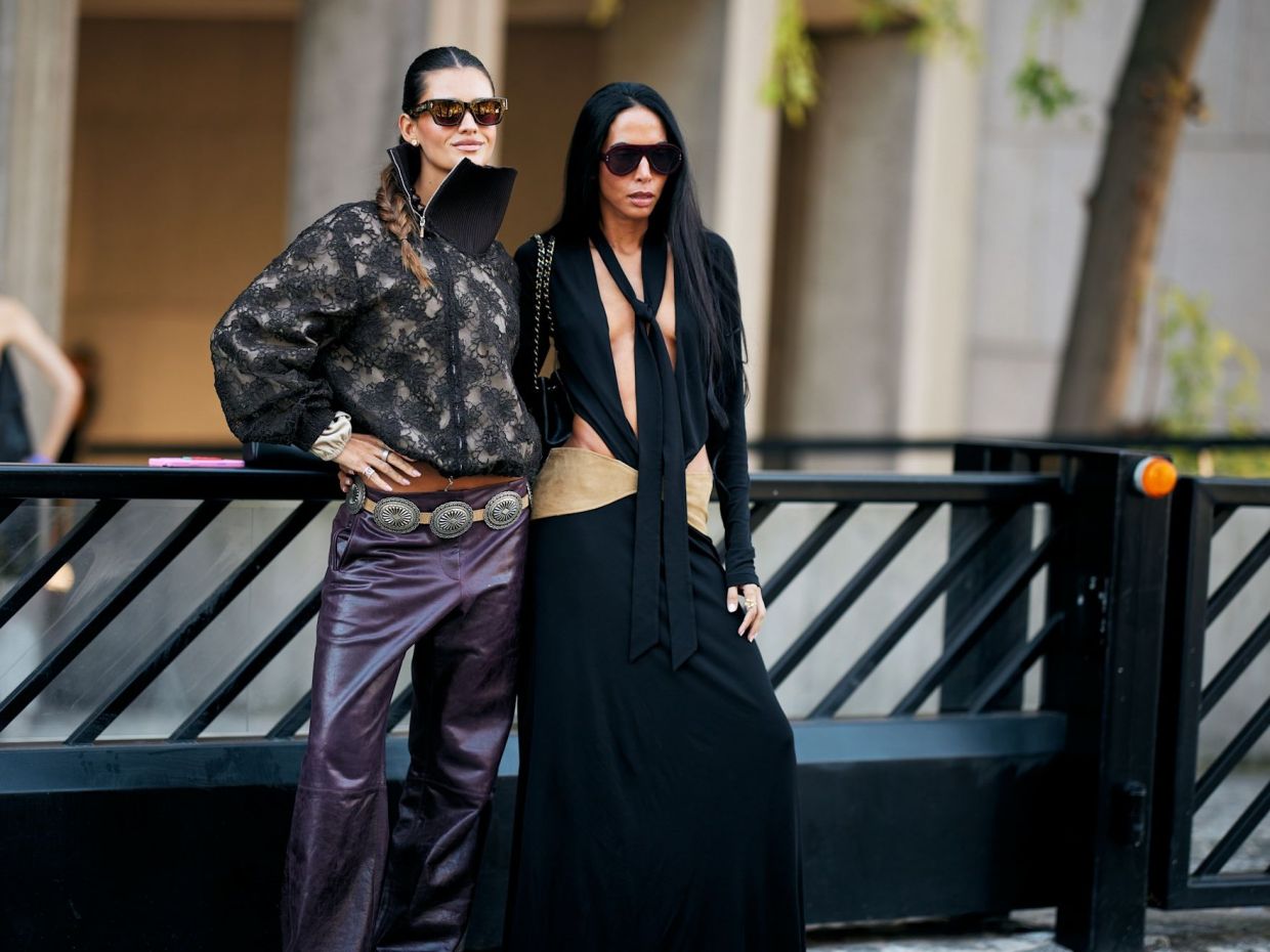 To πιο hot Y2K trend είναι τα χαμηλοκάβαλα παντελόνια και εμείς βρήκαμε τα καλύτερα για εσένα