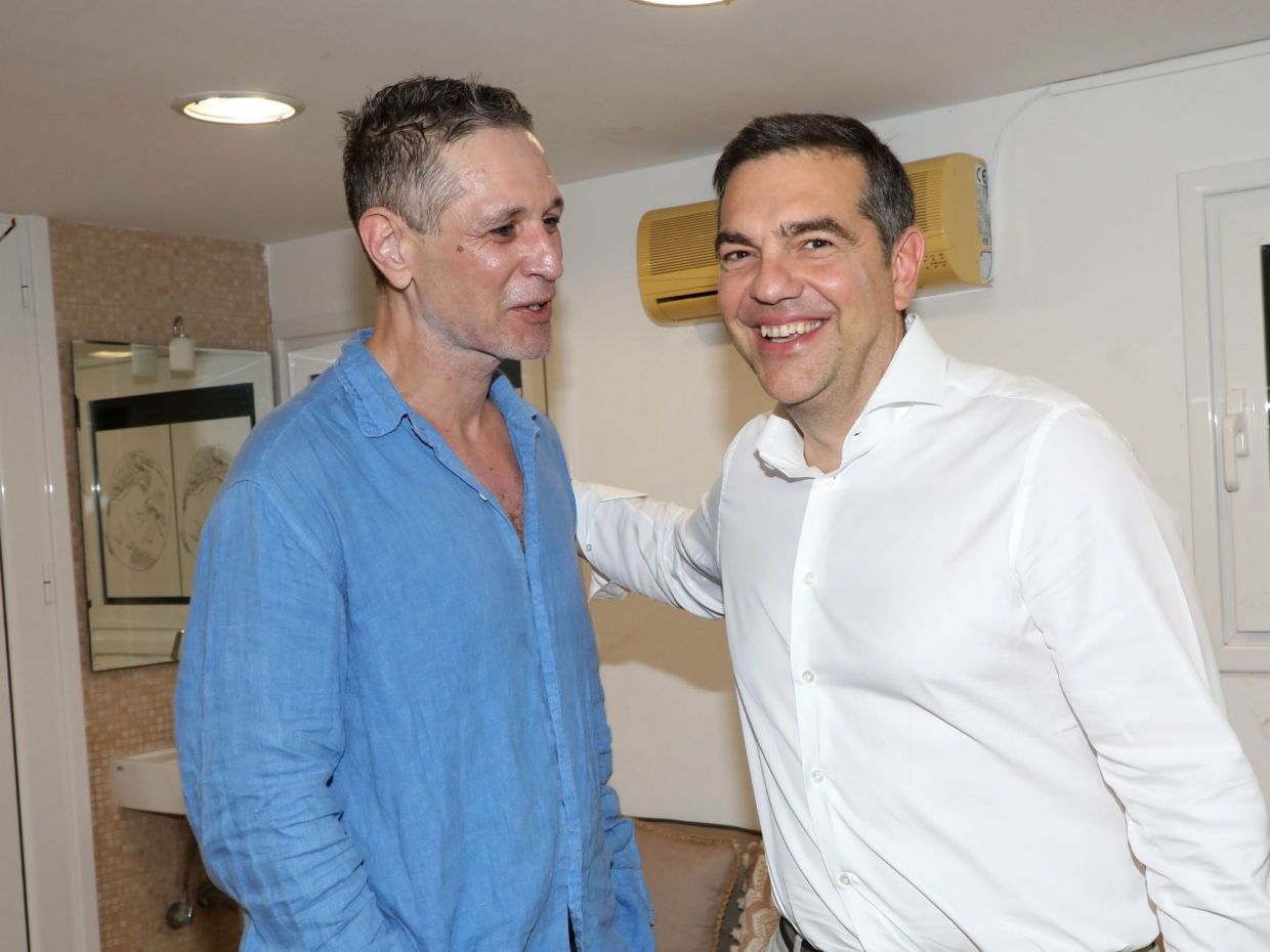 Ο Χειλάκης διαβάζει Τσίπρα σαν τον Αλέξη και η φωνή της Ιθάκης έγινε viral: «Η ζωή που δεν έζησα»