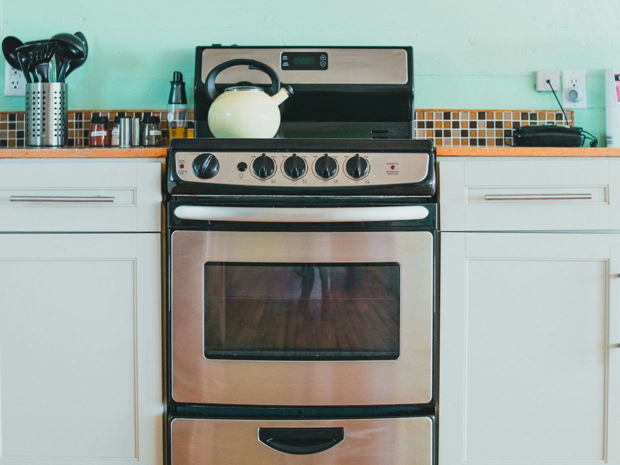 Η οικιακή συσκευή που έχουμε όλες και «καταβροχθίζει» τόση ενέργεια όσο 65 ψυγεία μαζί