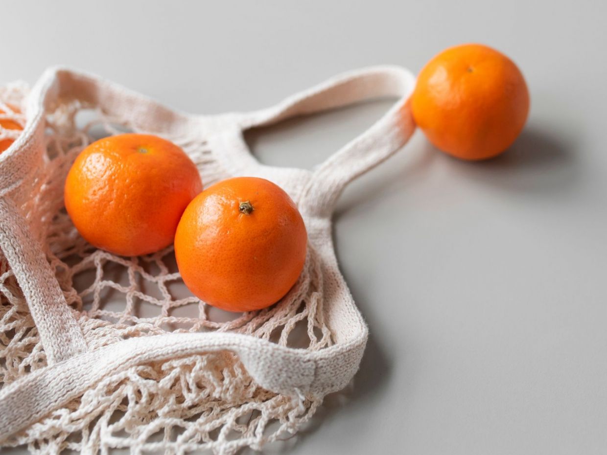 Βράσε φλούδες μανταρινιού με μέντα στο σπίτι: γιατί το προτείνουν και σε τι βοηθά