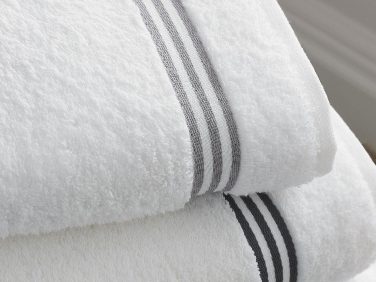 Το μικρό μυστικό της πετσέτας σου: Ξέρεις γιατί υπάρχει αυτή η λωρίδα στο άκρο;