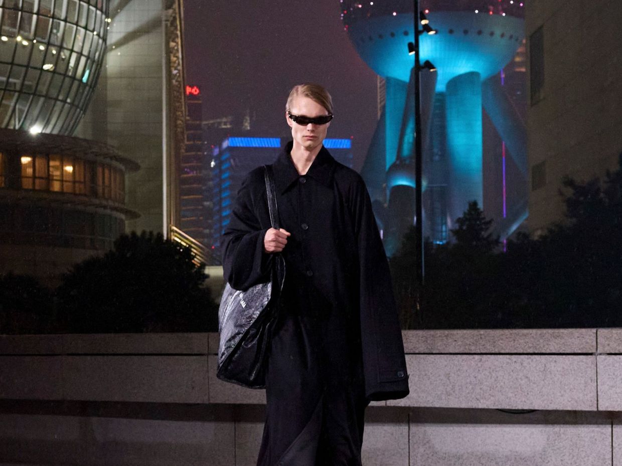 Γιατί όλοι ντύνονται σαν να ήρθε το τέλος του κόσμου;