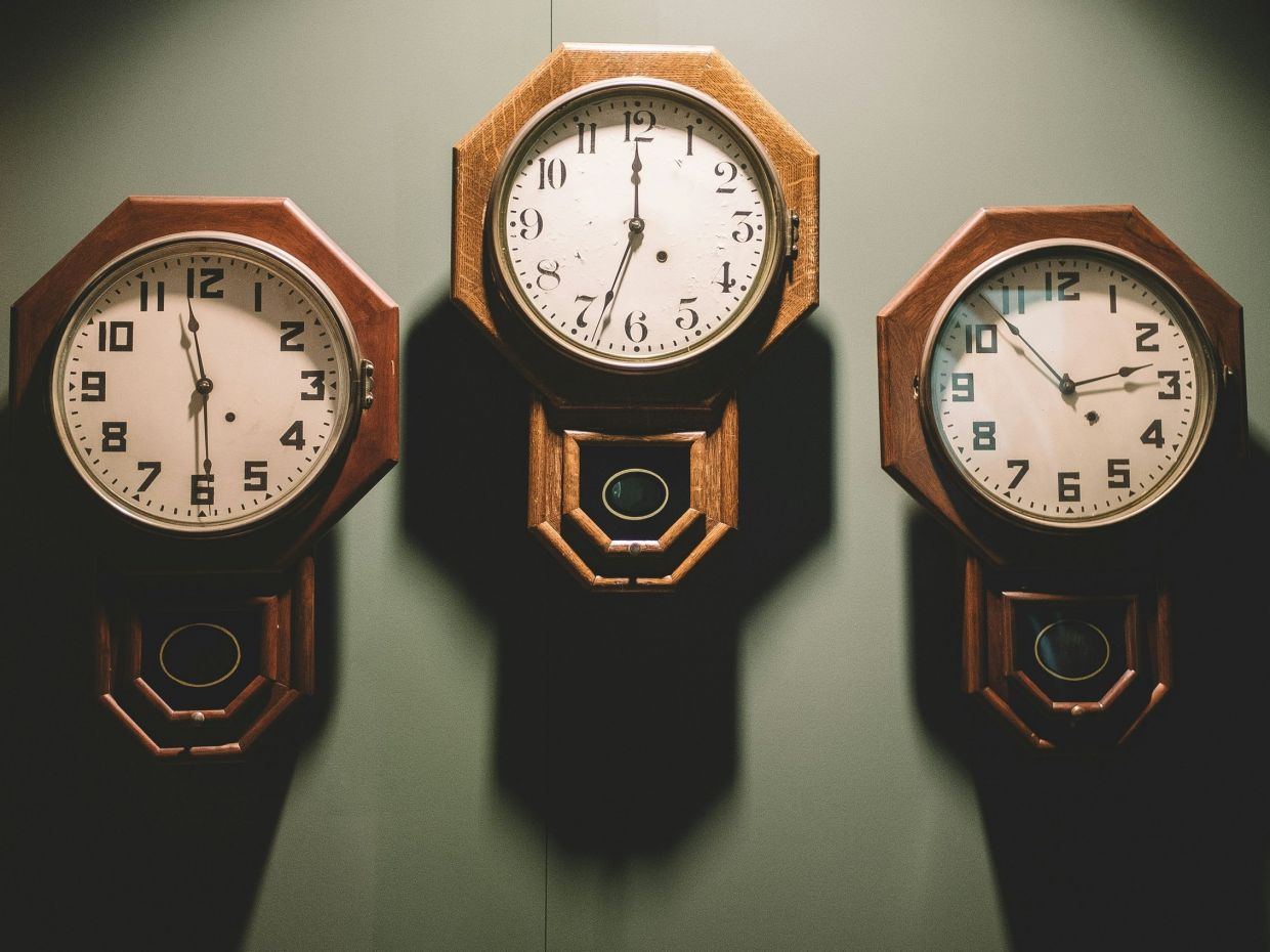 Γιατί περνάει πιο γρήγορα ο χρόνος μετά τον Covid-19 το 2020; Οι θεωρίες συνωμοσίας και η εξήγηση