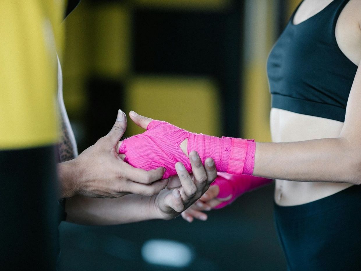 Πιο δυνατά χέρια σε 10 λεπτά: 8 ασκήσεις για να βελτιώσεις τη δύναμη της λαβής σου