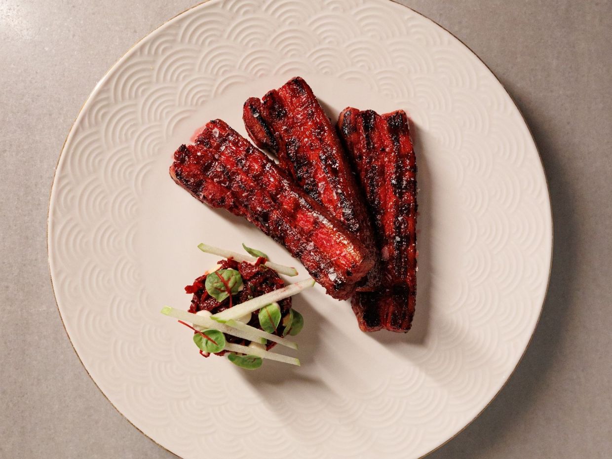 Premium κοπές, εξαιρετική τεχνική και νέα πιάτα σε ένα από τα καλύτερα steakhouses του κέντρου