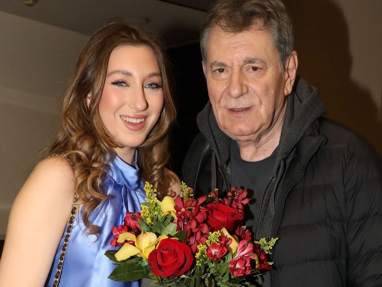 Η σπάνια εμφάνιση του Άγγελου Διονυσίου με τη σύζυγο και την κόρη τους και τα fun βίντεο στο TikTok