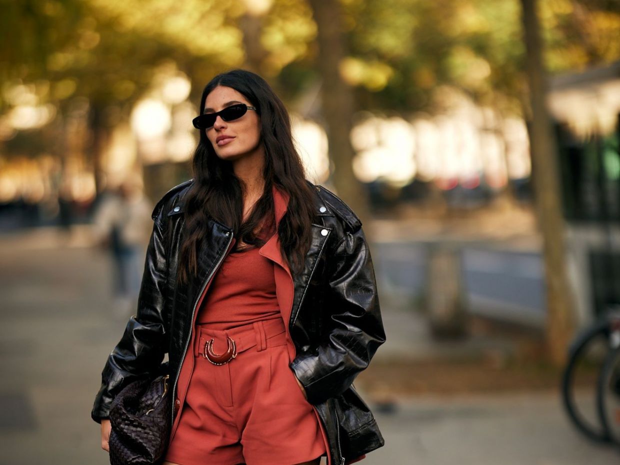 10 +1 πανωφόρια για day-to-night σύνολα: Από leather μαύρα μέχρι fur μπεζ επιλογές