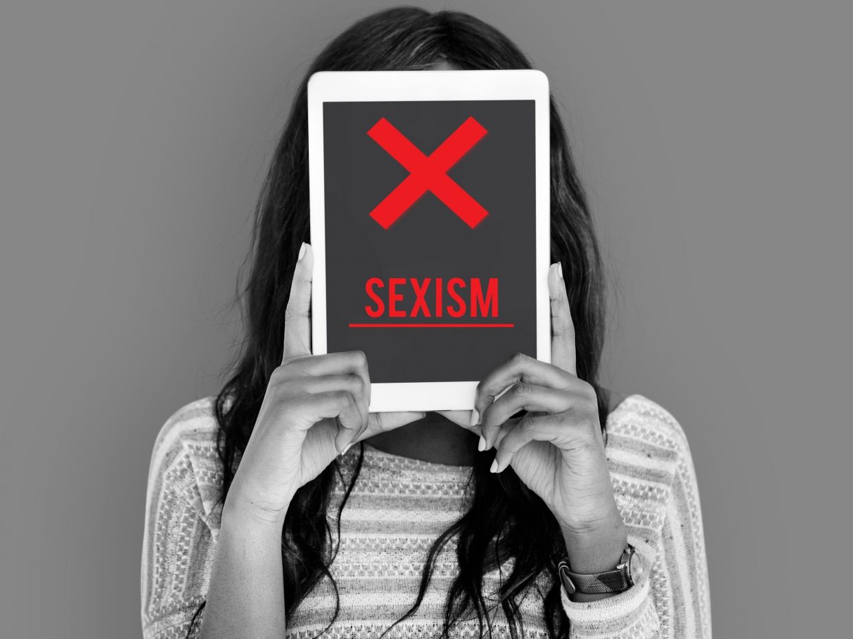 Τι κοινό έχουν οι σεξιστές, οι ηλικιακά προκατειλημμένοι και όσοι αμφισβητούν τα μοναχοπαίδια