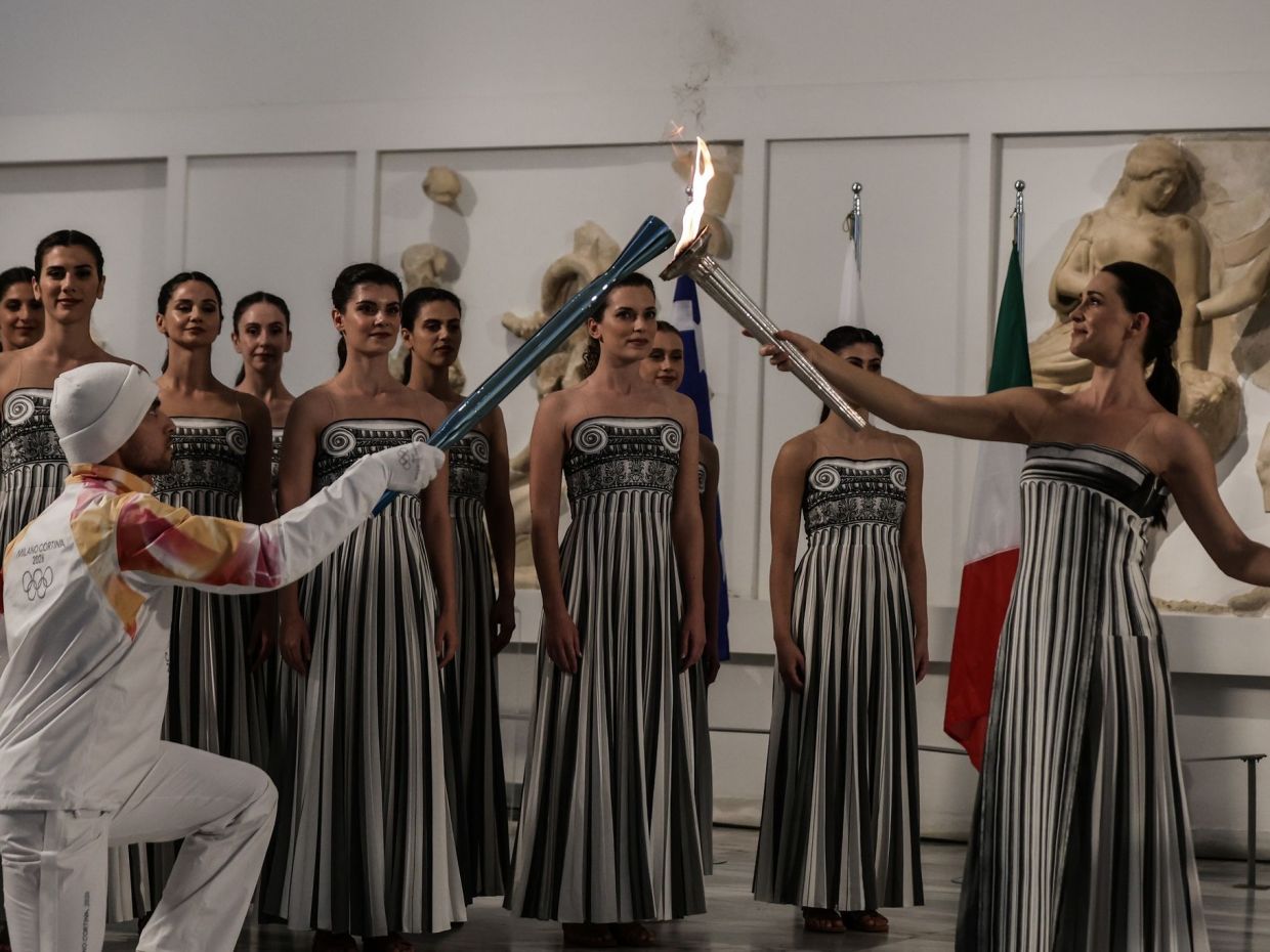 Τελετή Αφής Ολυμπιακής Φλόγας: Η πρωθιέρεια Μαίρη Μηνά και ο 1ος λαμπαδηδρόμος, Πέτρος Γκαϊδατζής