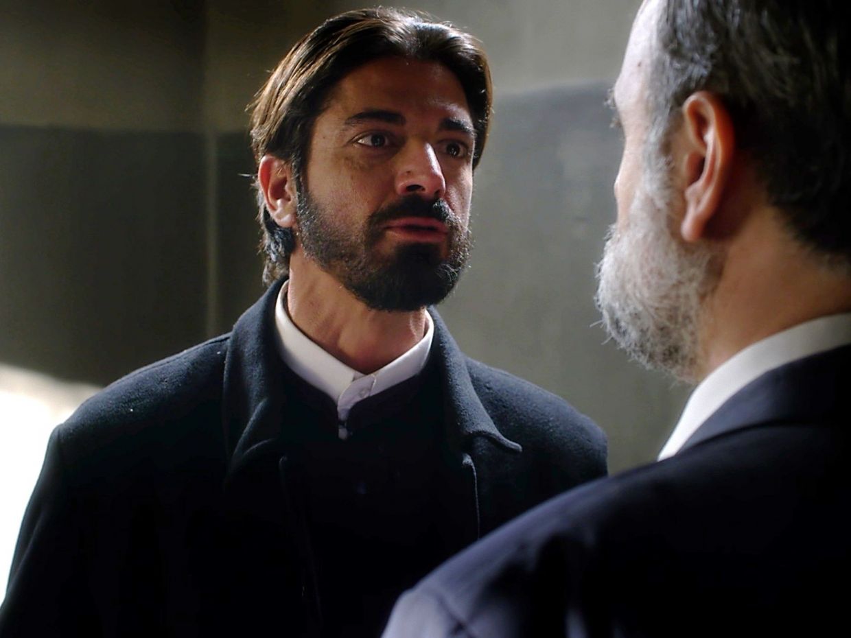 Άγιος Έρωτας: Το φιλί της επανασύνδεσης που ενθουσίασε το κοινό και ένας συγκλονιστικός Γκοτσόπουλος