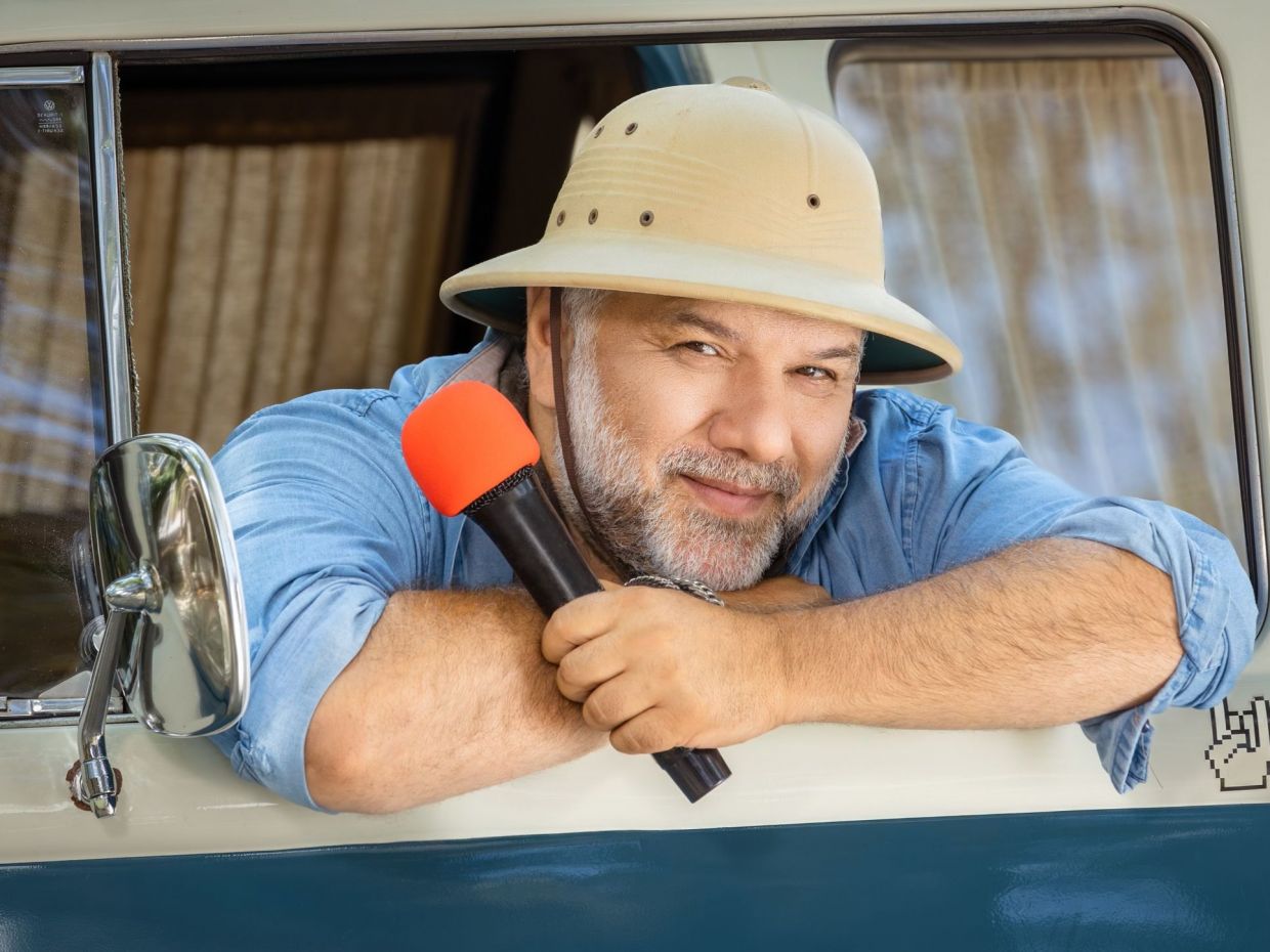 The Roadshow: Το ταξίδι του Γρηγόρη Αρναούτογλου στην Κεφαλονιά & η συνάντηση με τη μαμά Μπεκατώρου