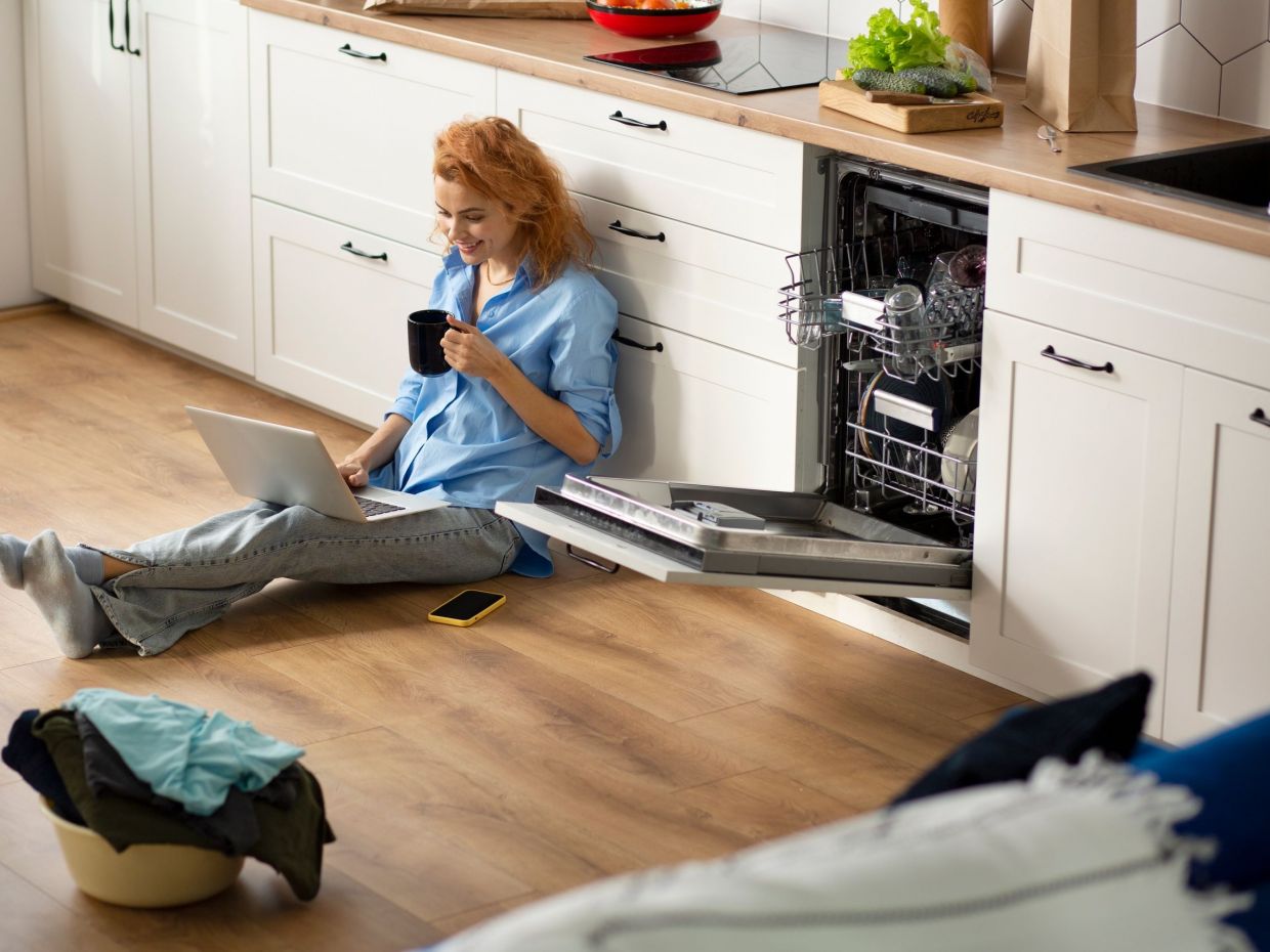 Να βάζεις τα μαχαιροπίρουνα προς τα πάνω ή προς τα κάτω στο πλυντήριο πιάτων;