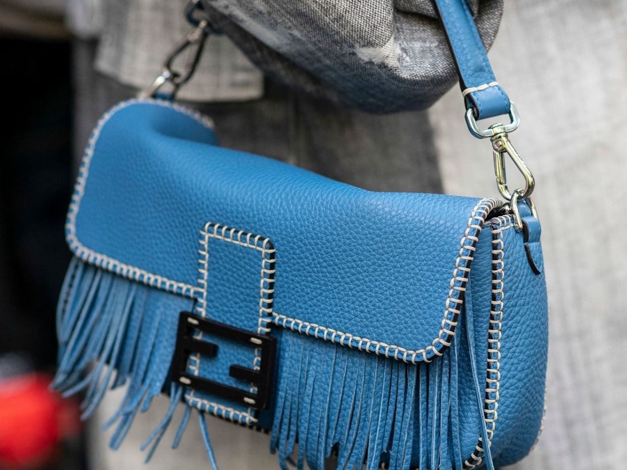 Τσάντες με κρόσια παντού: η νέα εμμονή των fashionistas