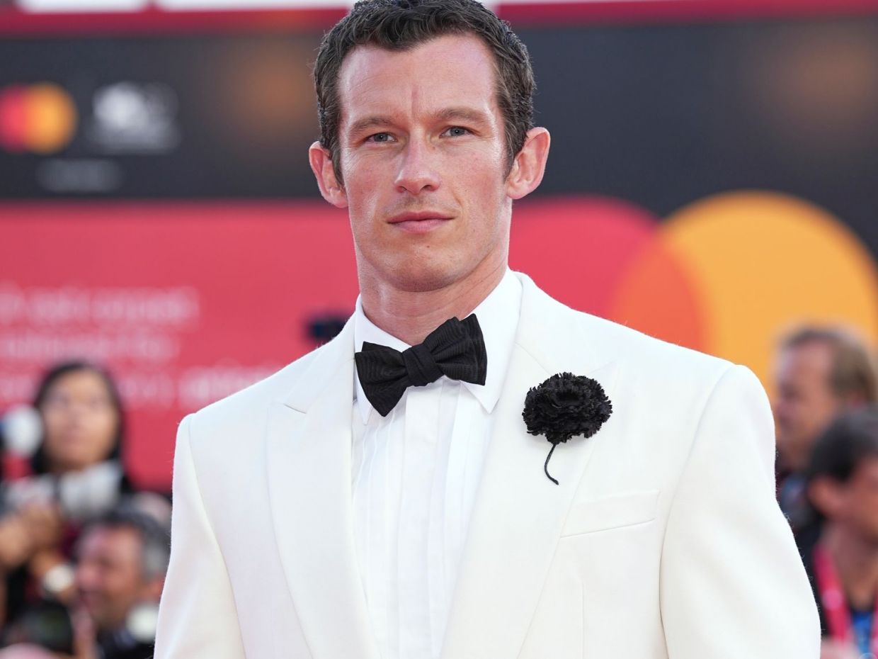 Όποιος θέλει να είναι ο Callum Turner o νέος James Bond, να σηκώσει το χέρι του!