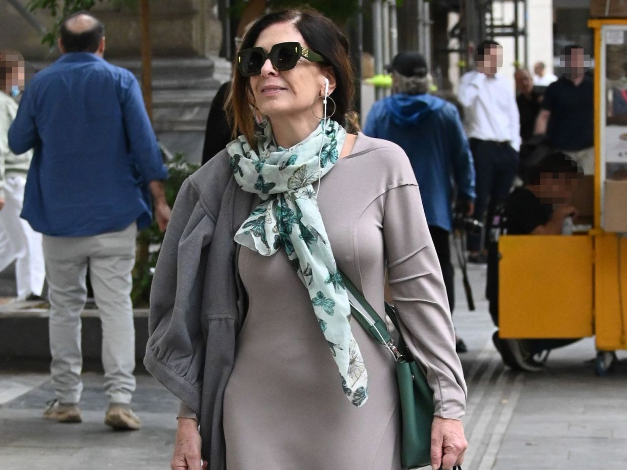 Η Κατερίνα Διδασκάλου με ανεπιτήδευτο urban chic look στο κέντρο της Αθήνας