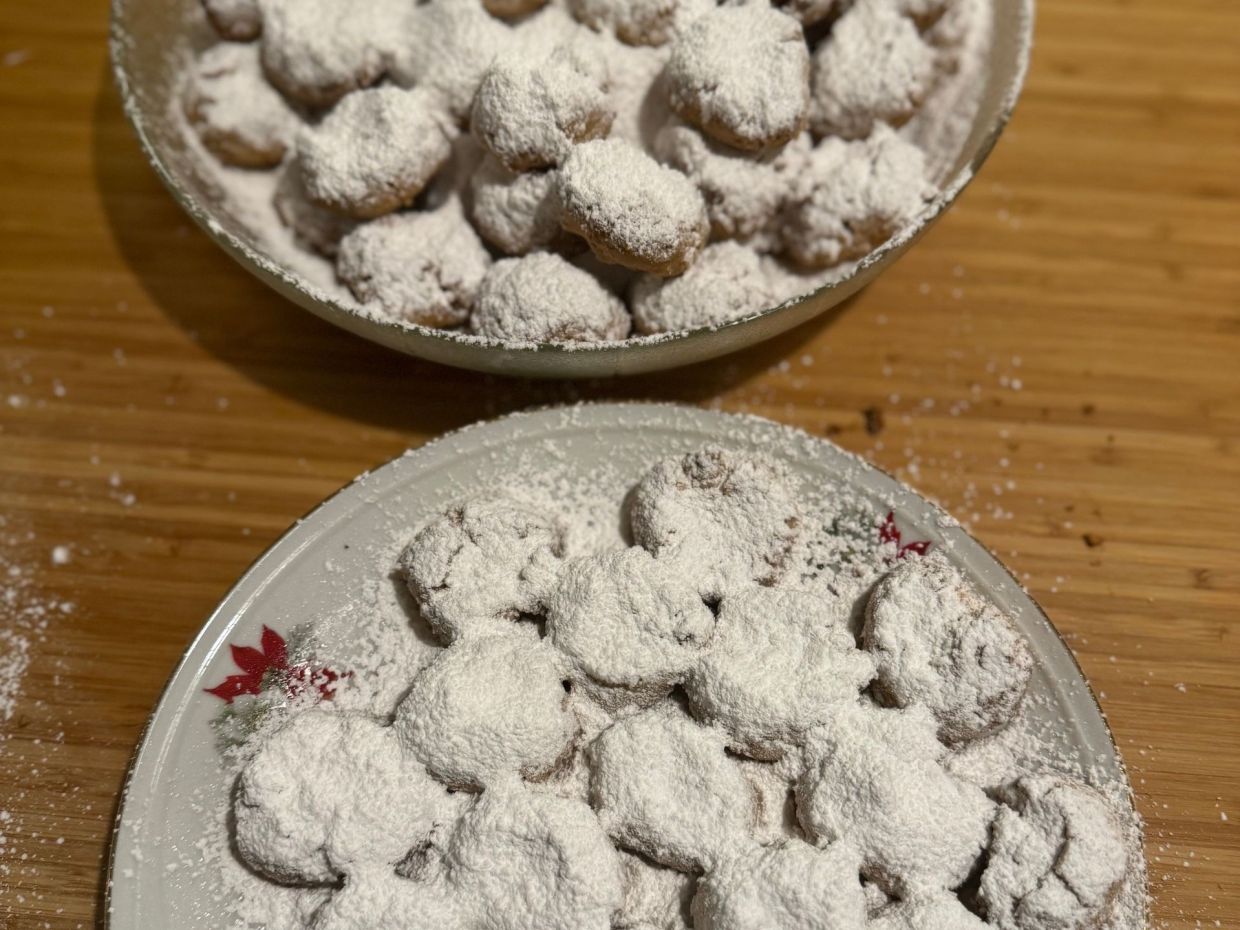 Συνταγή για τους πιο Αφράτους Παραδοσιακούς Κουραμπιέδες με 9 κινήσεις και θα μοσχομυρίσει το σπίτι