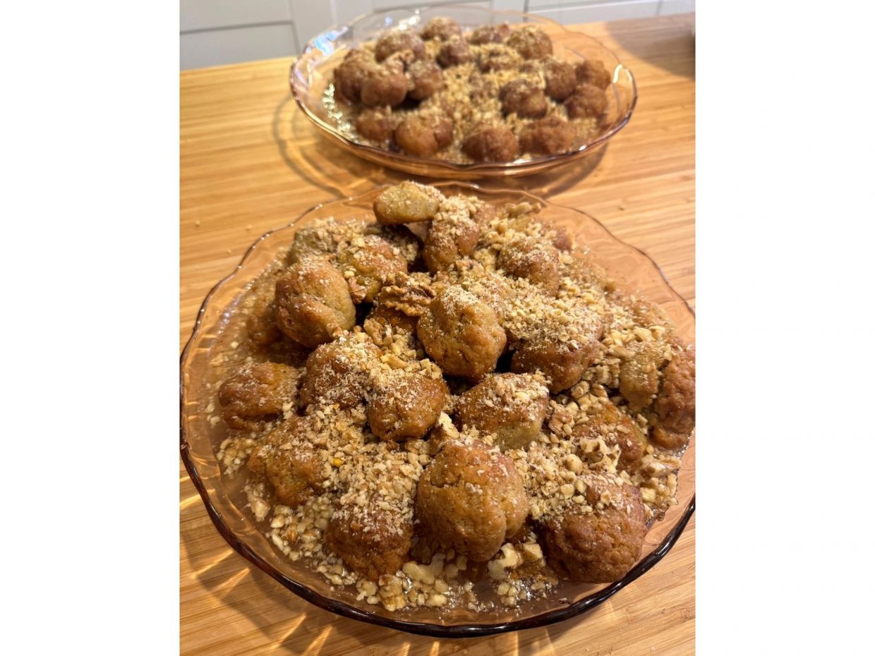 Η Συνταγή  για τα Απόλυτα Μελομακάρονα Όνειρο: Αφράτα, Μελωμένα, Ακαταμάχητα  