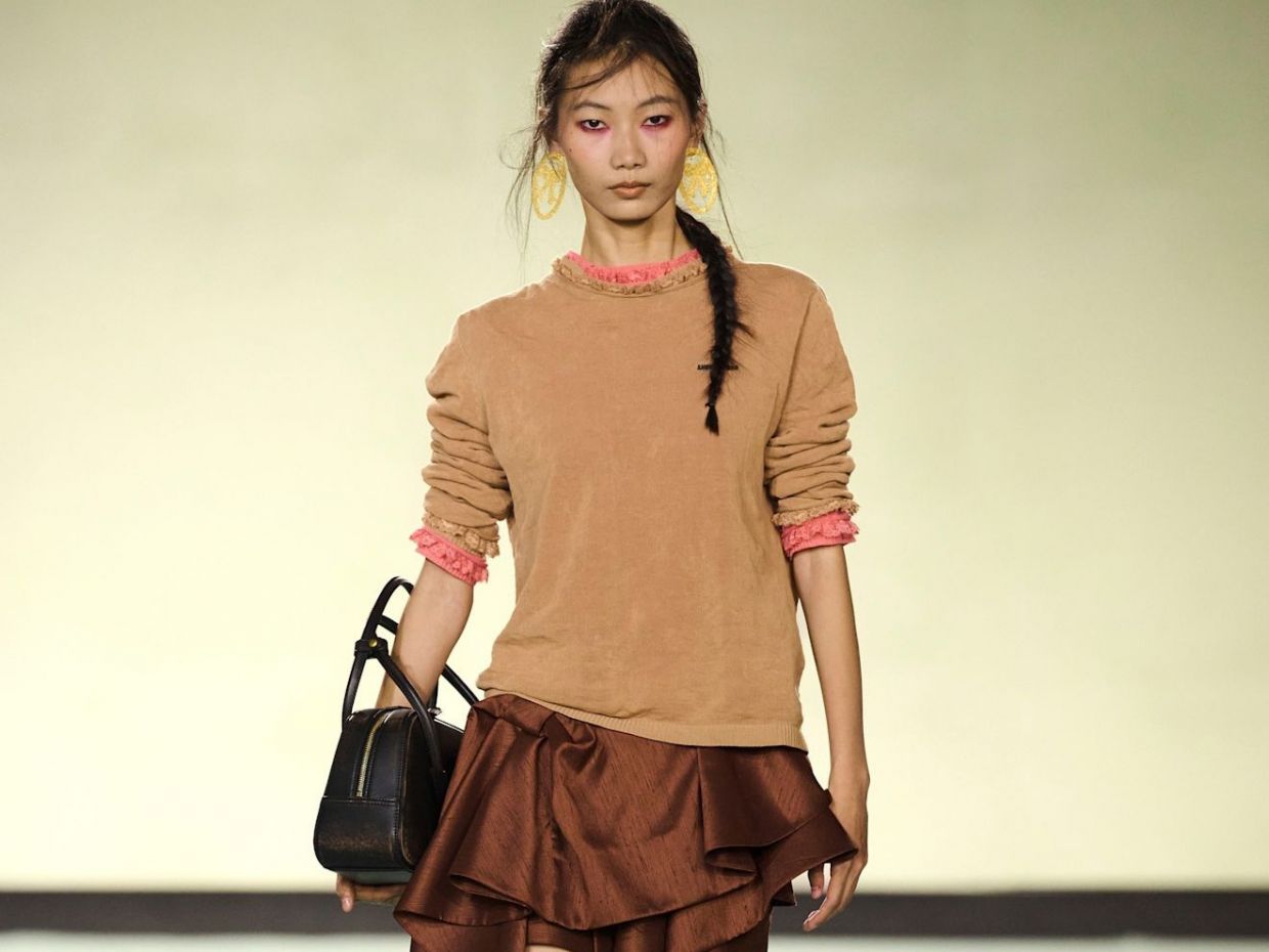 Knitted hoodies: Τα πιο chic φούτερ για τον χειμώνα που μπορείς να φορέσεις και βράδυ