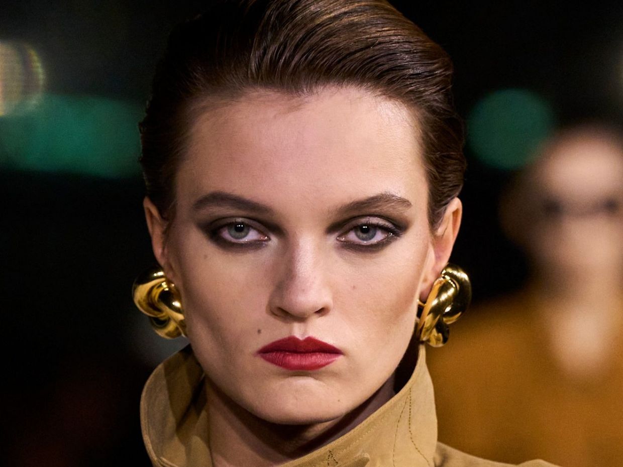 Αυτά είναι τα 10 πιο δημοφιλή κόκκινα κραγιόν που διαρκούν για ώρες