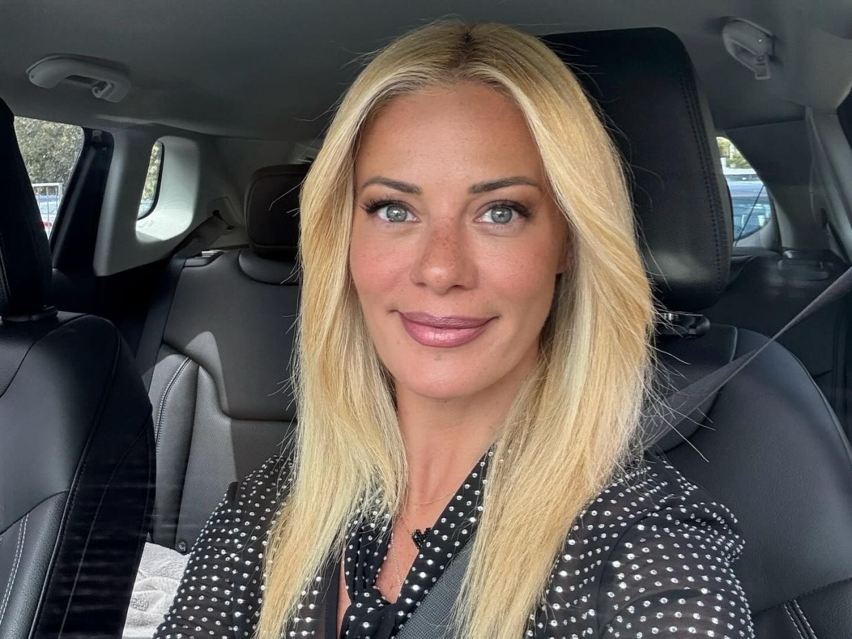 Τα πρώτα πλάνα: Η Ζέτα Μακρυπούλια τραγούδησε ξανά ως Αμαλία στο επετειακό «Στο Παρά Πέντε»