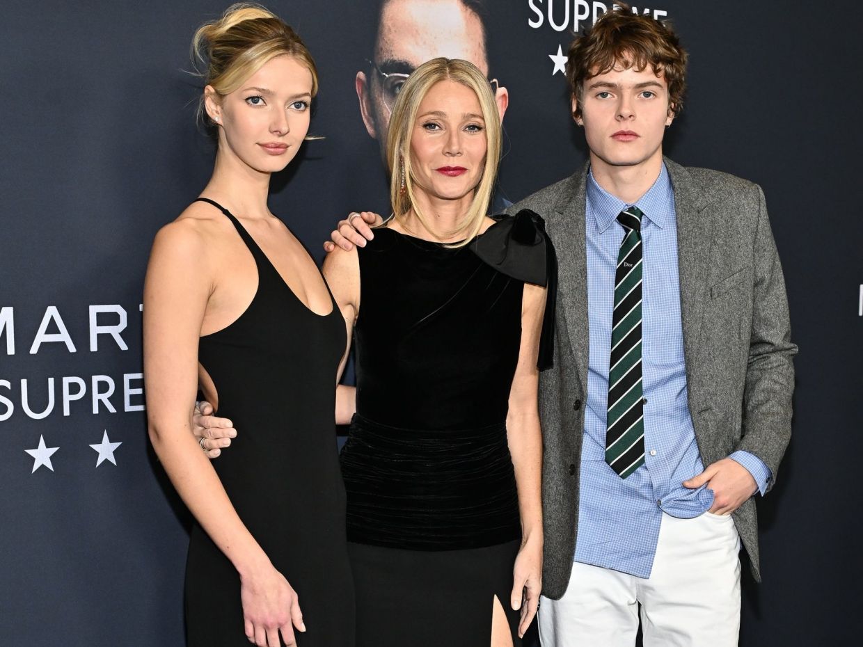 Viral εμφανίσεις στο κόκκινο χαλί: H πρεμιέρα του «Marty Supreme» έφερε 2 fashion déjà vu στη NY