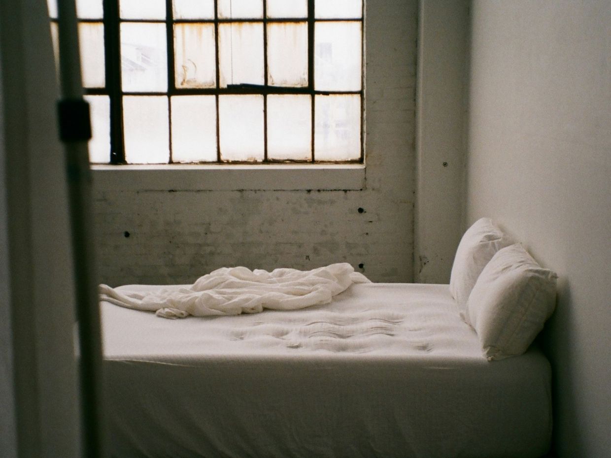 Τοποθέτησε μαγειρική σόδα κάτω από το κρεβάτι: γιατί το προτείνουν και σε τι σου χρησιμεύει