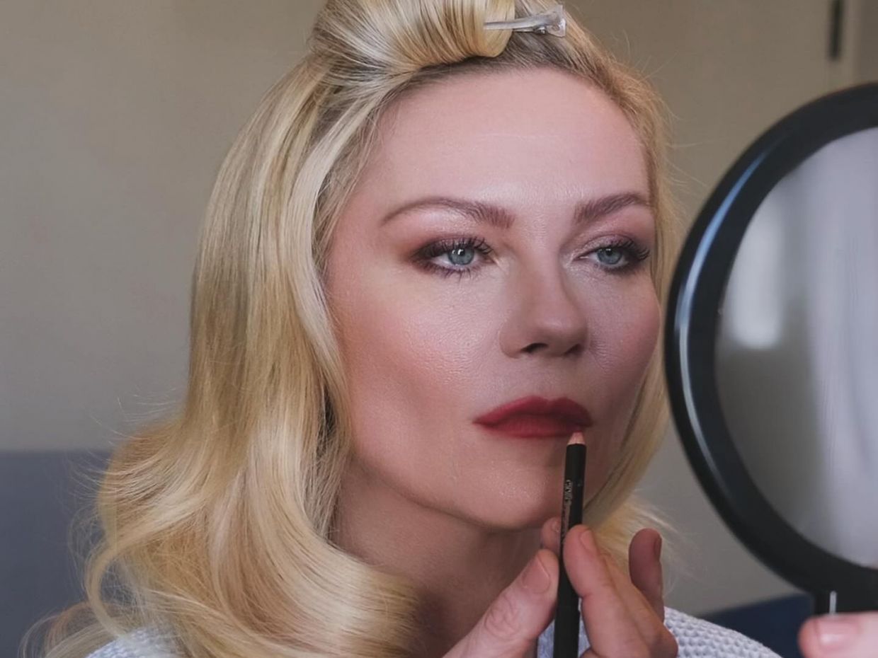 Τα beauty looks των celebrities που έκαναν το 2025 να μείνει αξέχαστο