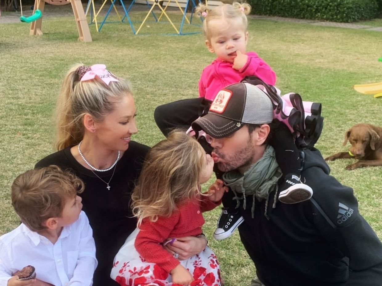 Enrique Iglesias & Anna Kournikova είναι πολύτεκνοι επισήμως: το φύλο του τέταρτου παιδί τους
