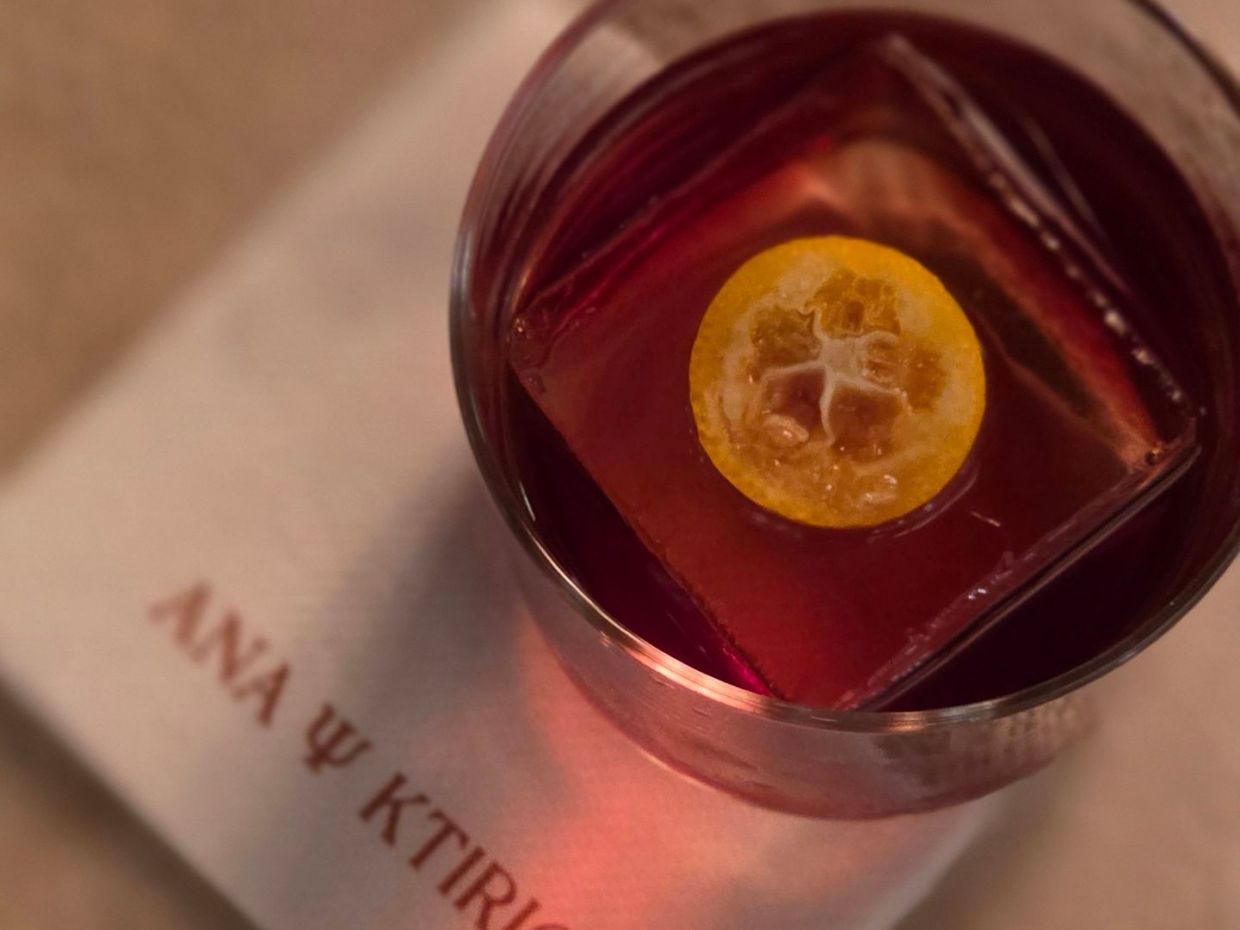 Ο Θάνος Φέσκος μαγειρεύει πατάτες με αυγά στην πιο feel-good νέα άφιξη των νοτίων προαστίων