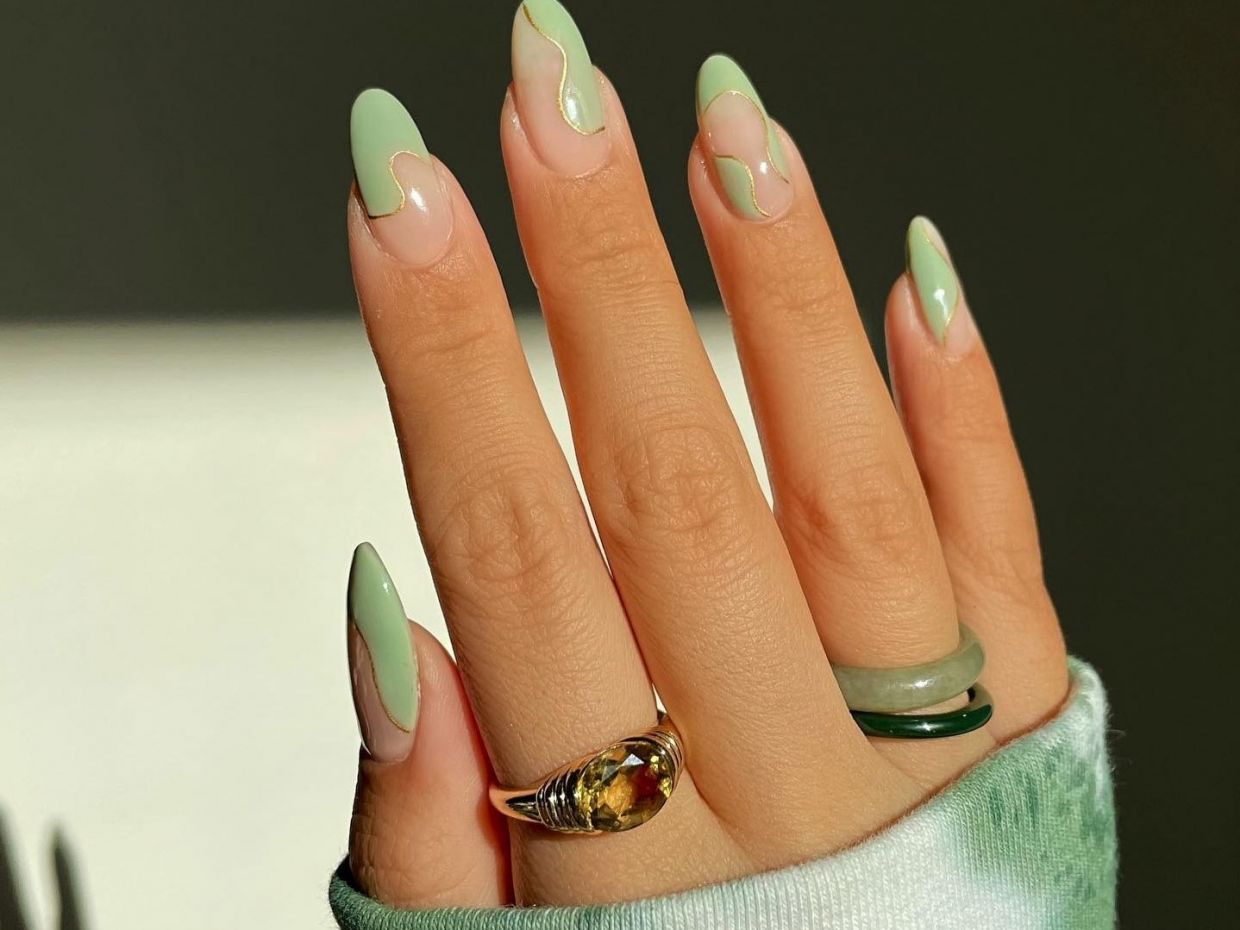 Matcha mani: Αυτό είναι το χρώμα στα νύχια που αξίζει να δοκιμάσεις στο πρώτο ραντεβού για το 2026