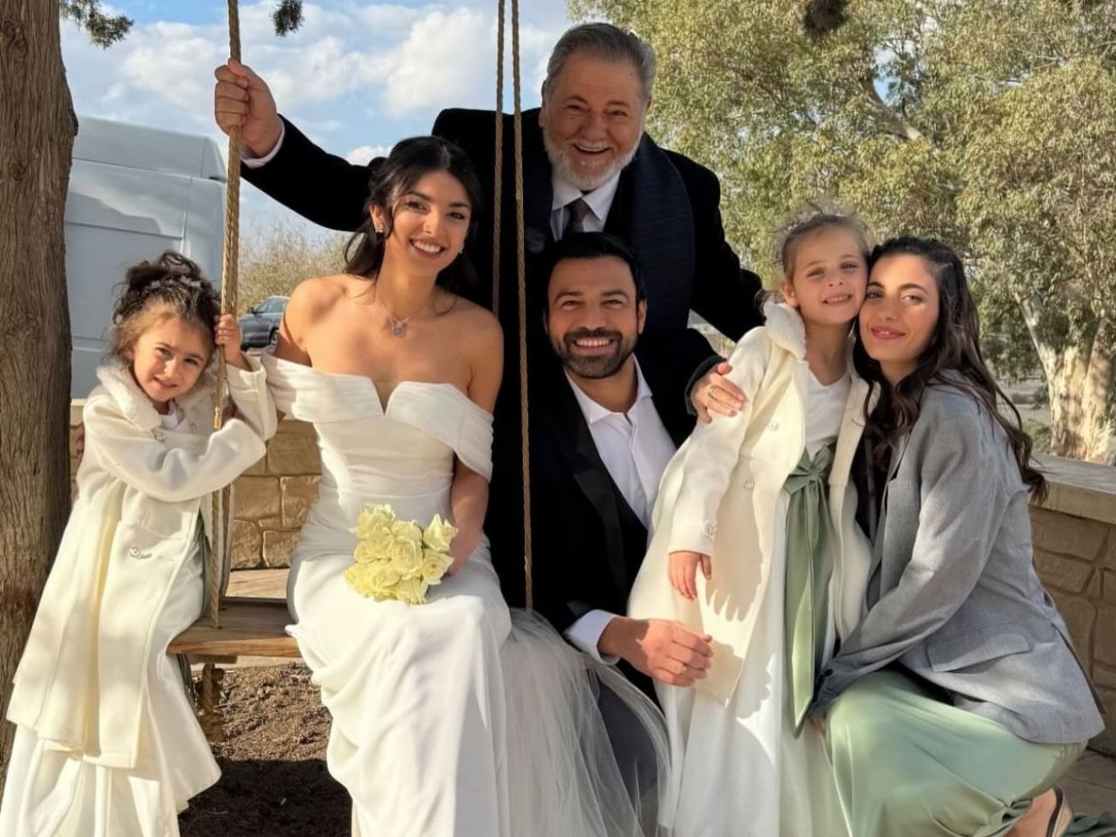 Μετά τον γάμο της χρονιάς στη Γη της ελιάς, έρχεται ένα ξαφνικό, νέο και παράδοξο ειδύλλιο