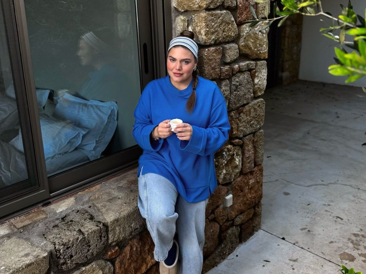 Η πλεξούδα της Δανάης Μπάρκας είναι το επόμενο χτένισμα που θα κάνουμε για all day εμφανίσεις