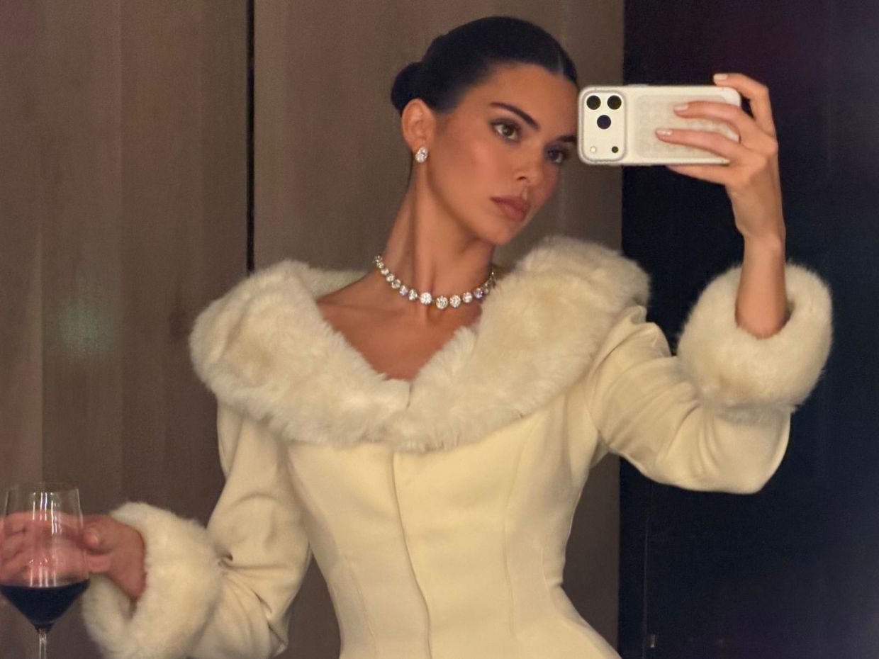 Cloud dancer manicure: Η Kendal Jenner επέλεξε για τα νύχια της το must χρώμα της χρονιάς