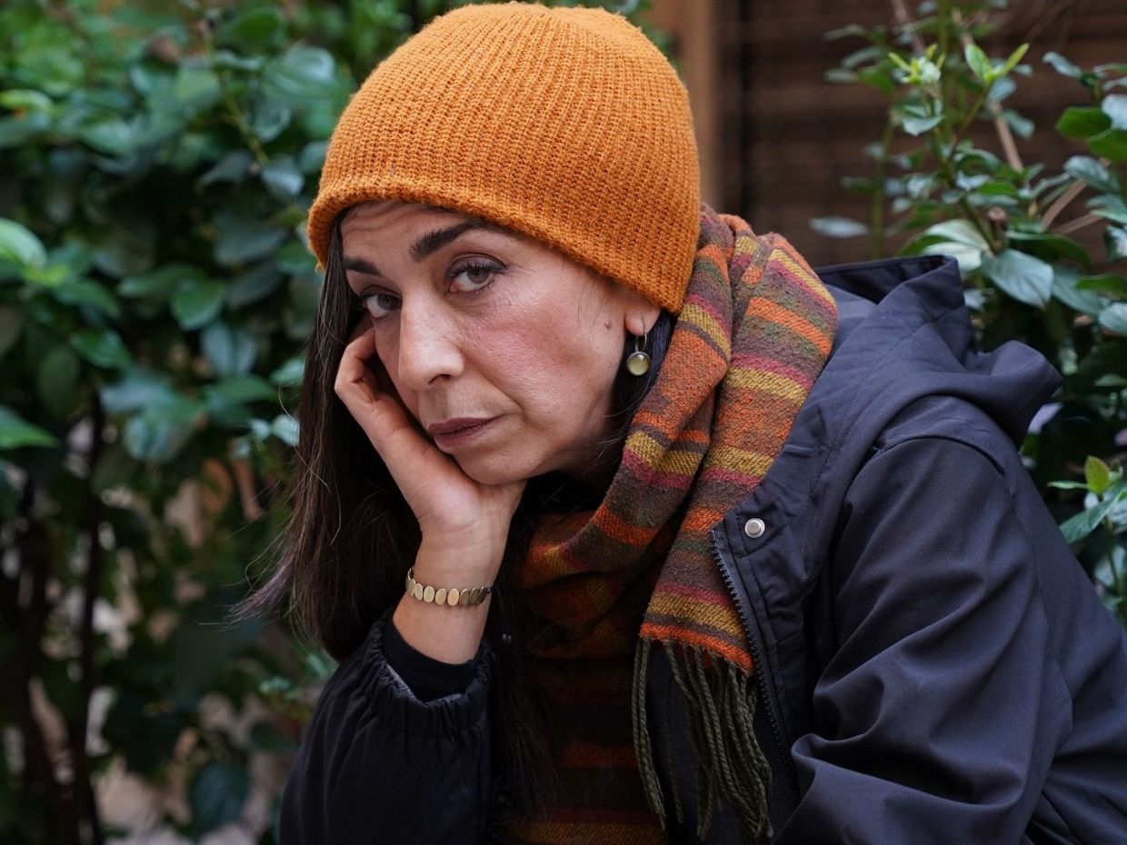 Έναν συγγραφέα παρακαλώ: Η σάτιρα του Jean-Pierre Martinez έρχεται για 1η φορά στην Ελλάδα