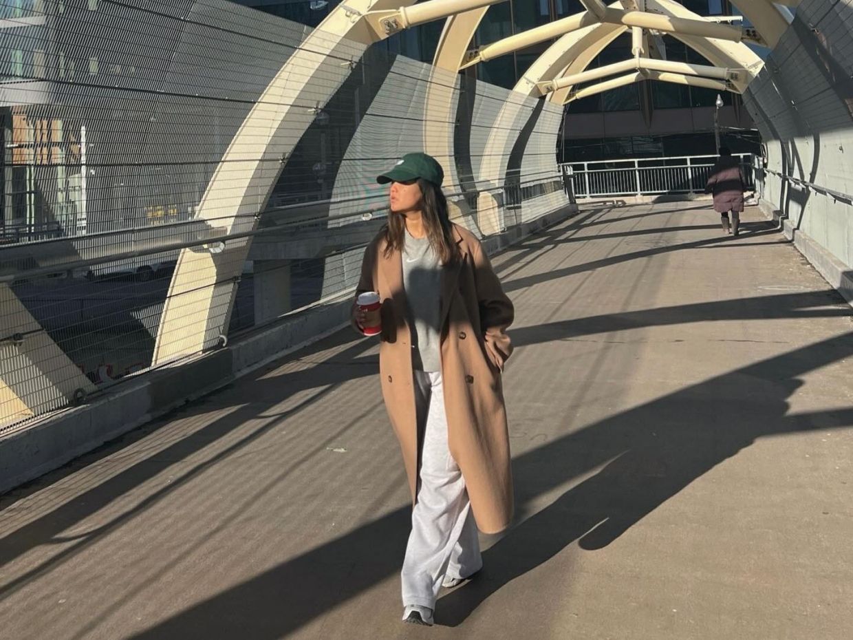 Ούτε κολάν, ούτε τζιν! Αυτό είναι το ζεστό και άνετο στυλ παντελονιού που φοράνε οι fashionistas