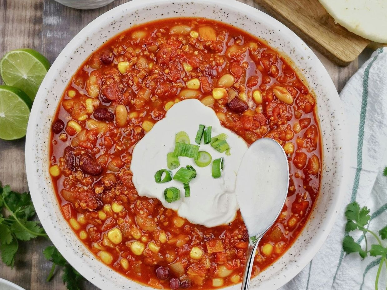 Η slow cooker φακή της Reese Witherspoon είναι ιδανική για τονχειμώνα αλλά θέλει αυτά τα toppings